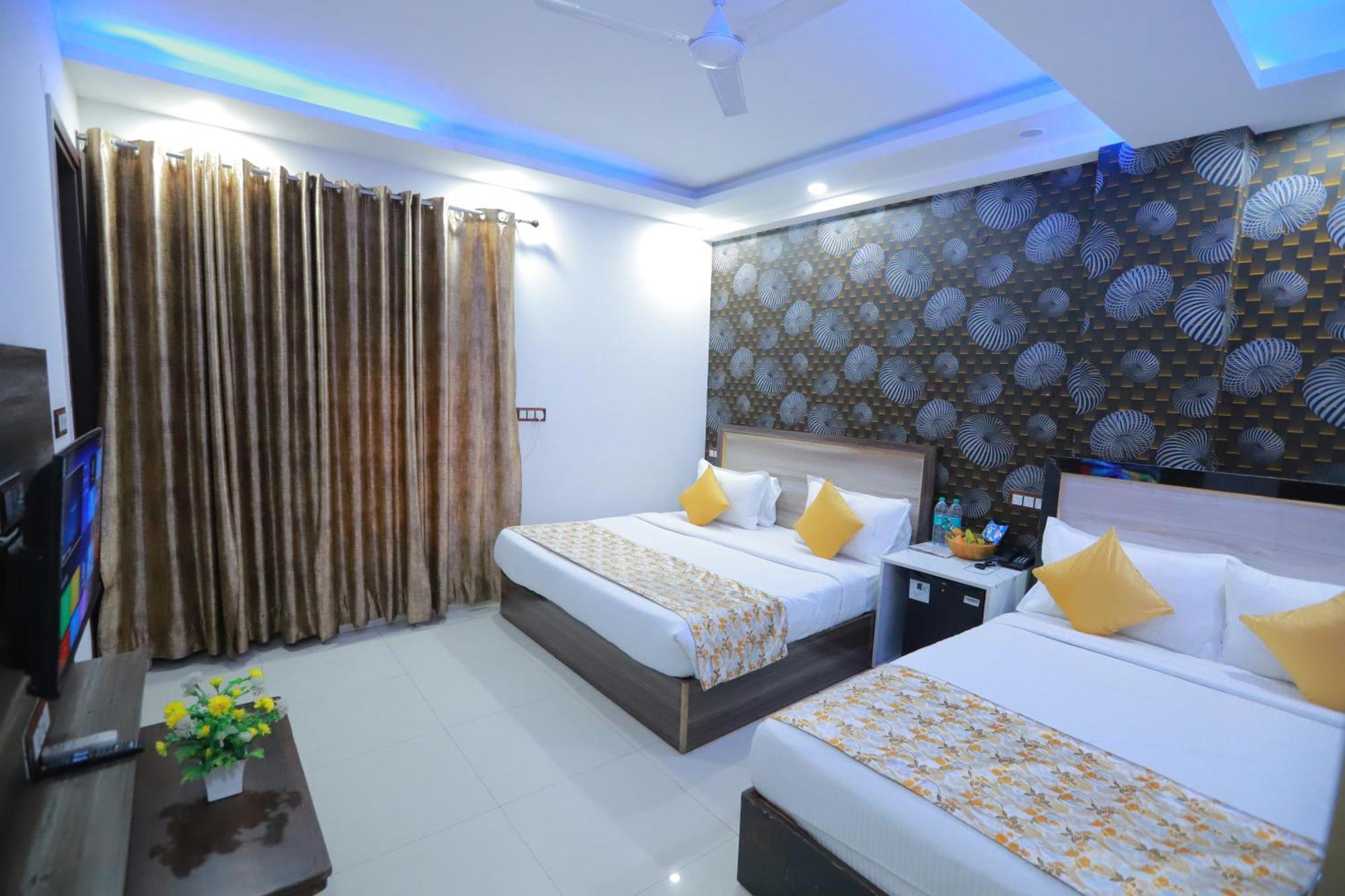 Oaks Inn Plaza Delhi Airport New Delhi Exterior photo